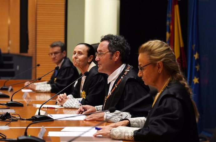 El Fiscal General del Estado, Álvaro García Ortiz (c), durante el acto de toma de posesión del nuevo Fiscal Superior de la Fiscalía de la Comunidad Valenciana, en la Ciudad de la Justicia de Valencia.