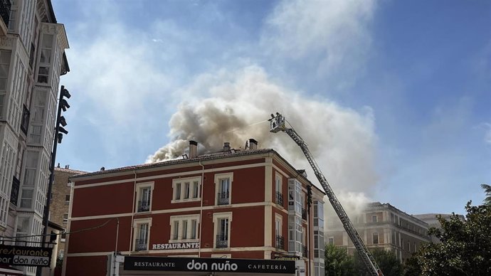 Incendio en el edificio de la calle Nuño Rasura, frente a la Catedral de Burgos.