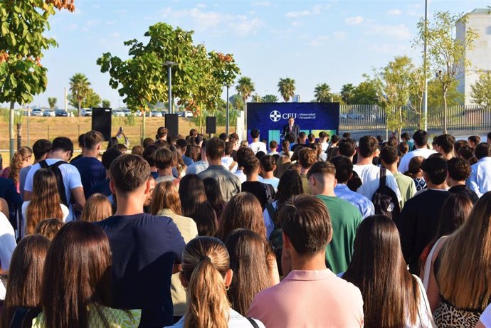 La Universidad CEU Fernando III recibe a cerca de 400 nuevos alumnos.