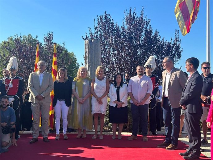 Ofrenda floral de la corporación municipal en Tarragona