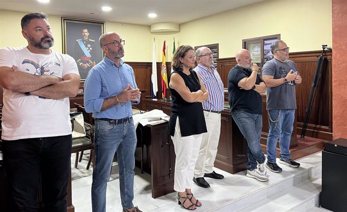 La alcaldesa con sus ediles del Gobierno local