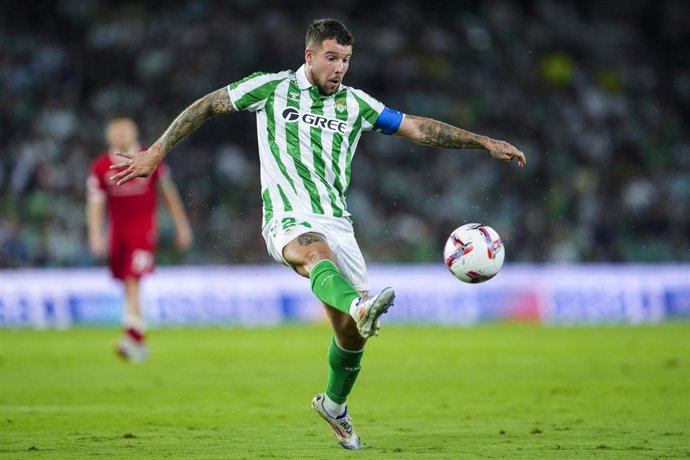 El jugador catalán Aitor Ruibal, como capitán del Real Betis.