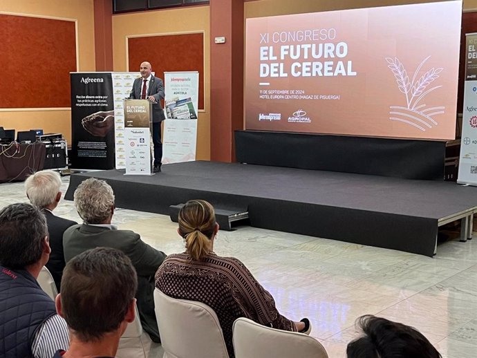 El viceconsejero de Política Agraria Comunitaria y Desarrollo Rural, Jorge Llorente clausura del XI Congreso 'El futuro del cereal'.