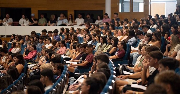 Bienvenida a los estudiantes de nuevo ingreso de la UHU.