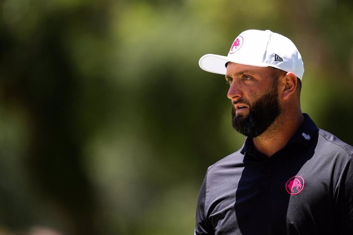 Archivo - Jon Rahm of Legion XIII team looks on during the final round of the LIV Golf Andalucia at Golf Club Royal of Valderrama on July 14, 2024 in Cadiz, Spain.