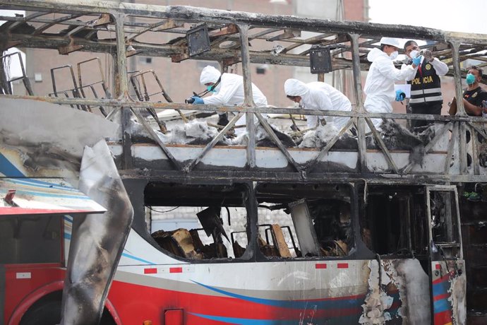 Archivo - Autobus siniestrado en Perú