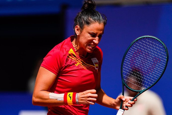 Archivo - Sara Sorribes Tormo of Spain celebrates during her match with Cristina Bucsa of Spain against  Karolina Muchova of Czechia and Linda Noskova of Czechia during Women's Doubles Bronze Medal Match on Court Philippe-Chatrier at Roland-Garros Stadium