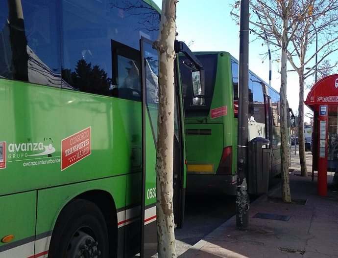 Archivo - Autobús interurbano en la Comunidad de Madrid.