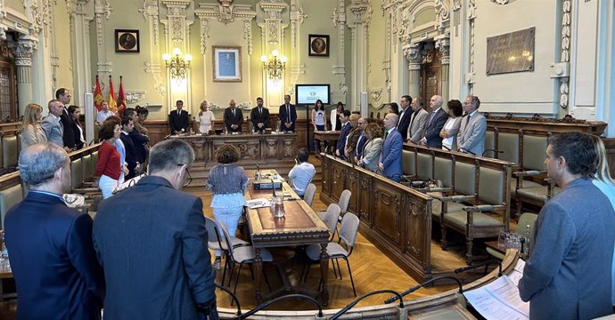 Minuto de silencio en el Pleno del Ayuntamiento de Valladolid.