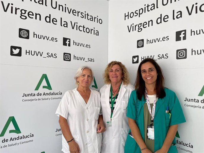 Equipo de profesionales de Microbiología,Medicina Intensiva y Urgencias del Hospital Clínico de Málaga: María Victoria García López, María Antonia Estecha y Begoña Mora.