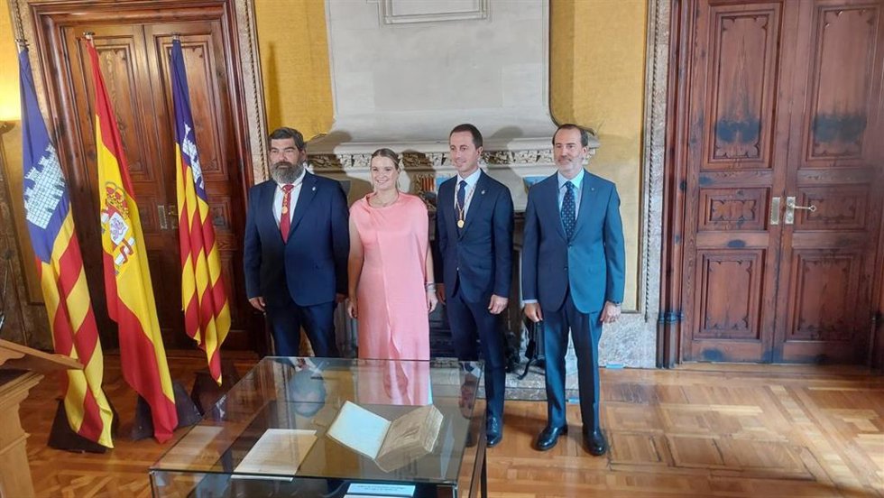 De izquierda a derecha, el vicepresidente del Consell de Mallorca, Pedro Bestard, la presidenta del Govern, Marga Prohens, el presidente del Consell de Mallorca, Lloren Galmés, y el presidente del Parlament, Gabriel Le Senne, en la Diada de Mallorca.
