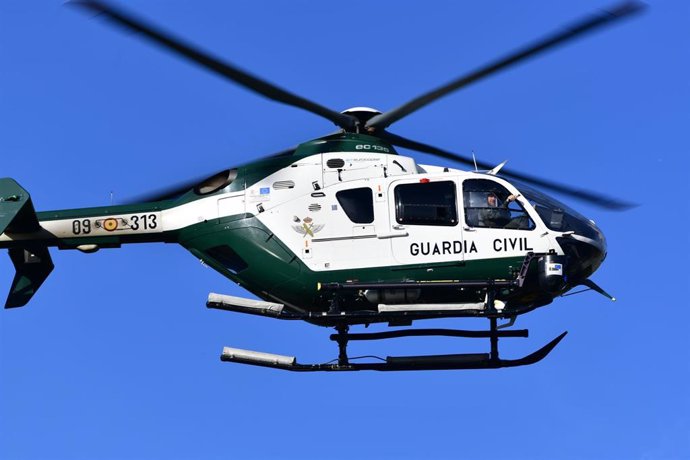 Archivo - Un helicóptero de la Guardia Civil, en imagen de archivo