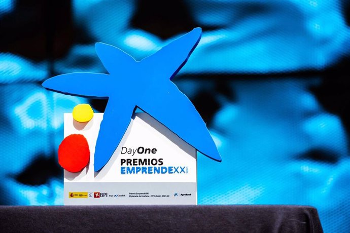 Uno de los galardones de los Premios EmprendeXXI de CaixaBank