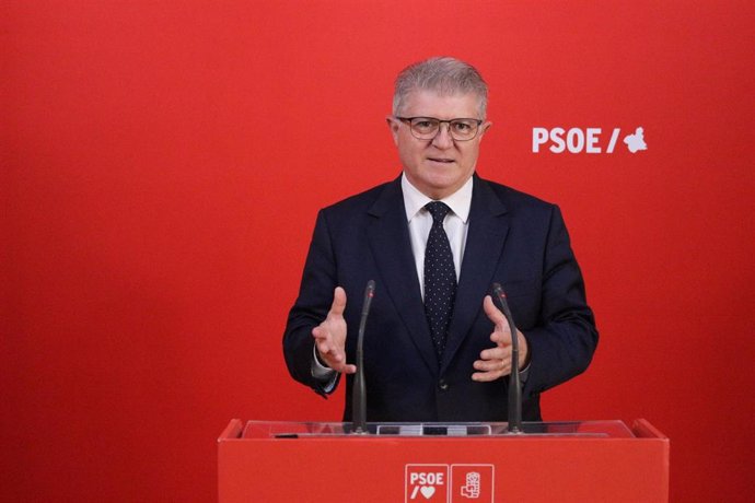 El secretario general del PSOE de la Región de Murcia y portavoz del Grupo Parlamentario Socialista en la Asamblea Regional, Pepe Vélez