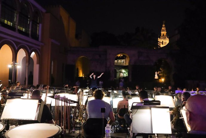 La ROSS abre su temporada con un concierto inaugural en el Alcázar dirigido por la maestra Beatriz Fernández.