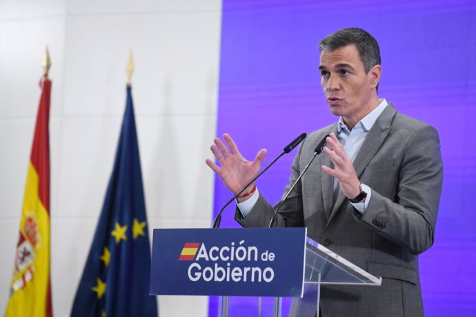 El presidente del Gobierno, Pedro Sánchez, interviene durante el acto de presentación de la nueva campaña Transporte público