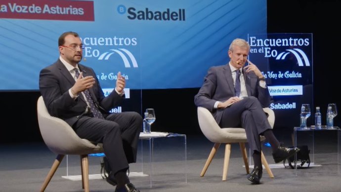 El presidente del Principado de Asturias, Adrián Barbón, y el presidente de la Xunta de Galicia, Alfonso Rueda