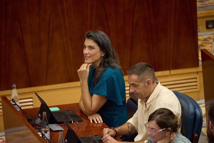 La portavoz de Más Madrid en la Asamblea, Manuela Bergerot, durante la primera sesión del Debate del Estado de la Región en la Asamblea de Madrid, a 12 de septiembre de 2024, en Madrid (España).