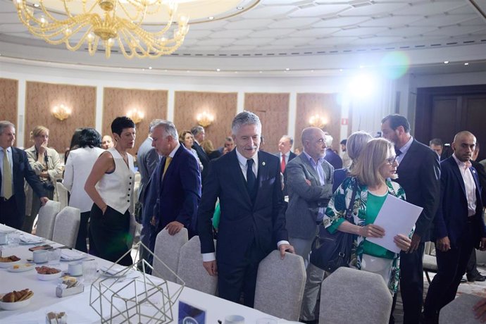 El ministro del Interior, Fernando Grande-Marlaska, llega a un desayuno informativo de Forum Europa, en el Hotel Four Seasons, a 12 de septiembre de 2024, en Madrid (España).