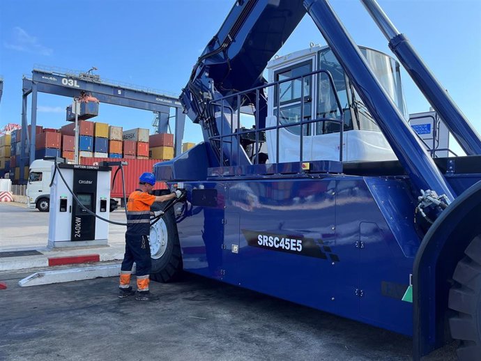 Hutchison Ports Best implementa la "primera Reach Stacker" eléctrica del sur de Europa en Barcelona