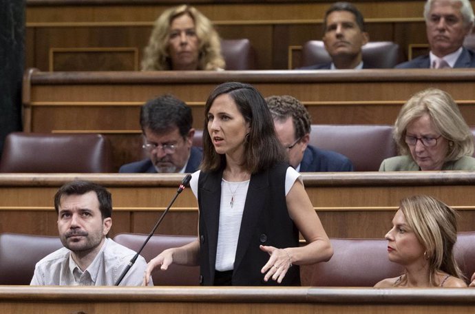 La secretaria general de Podemos, Ione Belarra, interviene durante una sesión de control al Gobierno, en el Congreso de los Diputados, a 11 de septiembre de 2024, en Madrid (España). 