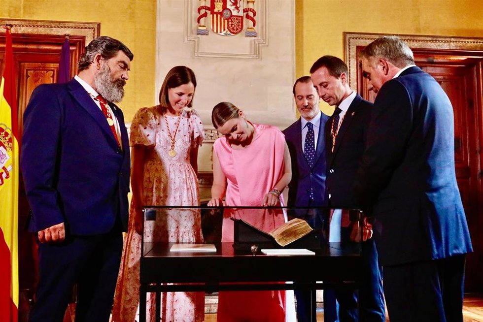 Prohens observa el Llibre de franqueses i privilegis del Regne de Mallorca.