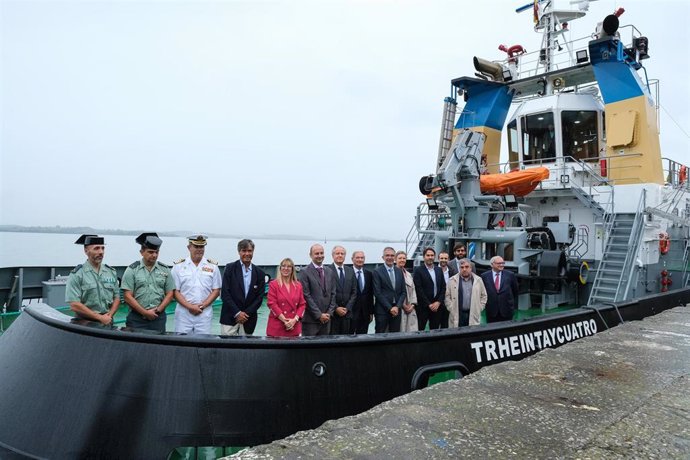 Presentación del nuevo remolcador del Puerto de Santander, 'Trheintaycuatro'