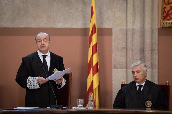 Archivo - El presidente del Tribunal Superior de Justicia de Catalunya (TSJC), Jesús María Barrientos (i), interviene durante el acto de apertura del año judicial en Catalunya, a 21 de septiembre de 2022, en Barcelona, Cataluña (España)