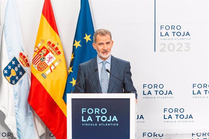 Archivo - El Rey Felipe VI, durante el Foro La Toja del año pasado. 