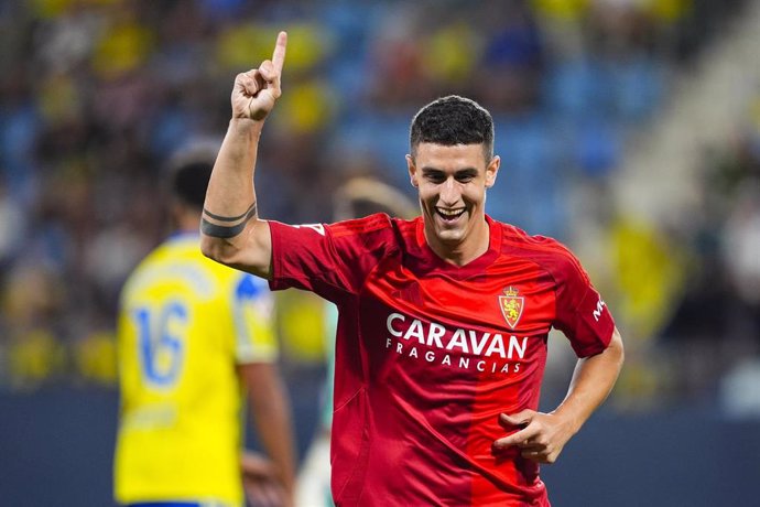 El jugador del Real Zaragoza Marcos Luna celebrando un gol.