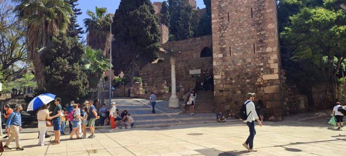 Archivo - Turistas, centro historico Málaga turismo