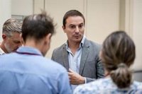 Lobato propondrá a Ayuso que los profesores de infantil cobren 300 euros más y los de Secundaria, 350