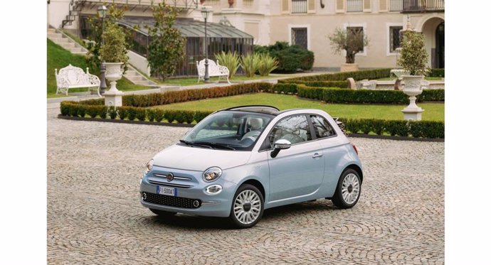 Archivo - El nuevo Fiat 500 Collezione 1957, que cuenta con una carrocería bicolor.  Una edición para coleccionistas que cuenta con 1.957 unidades, ya disponible en algunos países de Europa y en Japón.