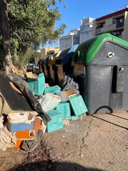 Basura acumulada en las calles del barrio Son Roca