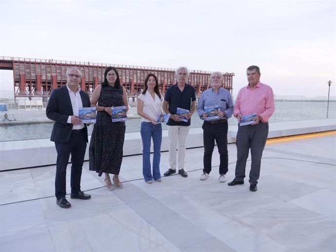 Presentación de ‘Faros’, el último volumen de la colección ‘Guías de Almería’.