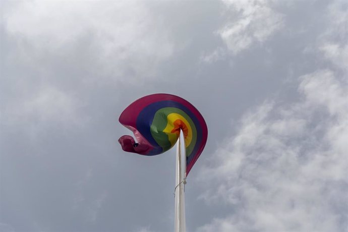 Archivo - Izado de la bandera del Orgullo LGTBI+, en la Plaza Pedro Zerolo, a 28 de junio de 2024.