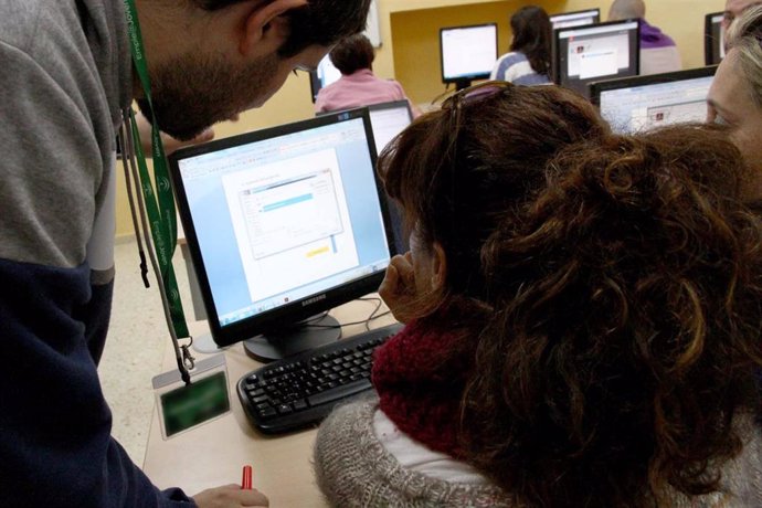 Mairena del Aljarafe (Sevilla) lanza el taller 'Empresa Simulada' que ofrece formación práctica a desempleados.