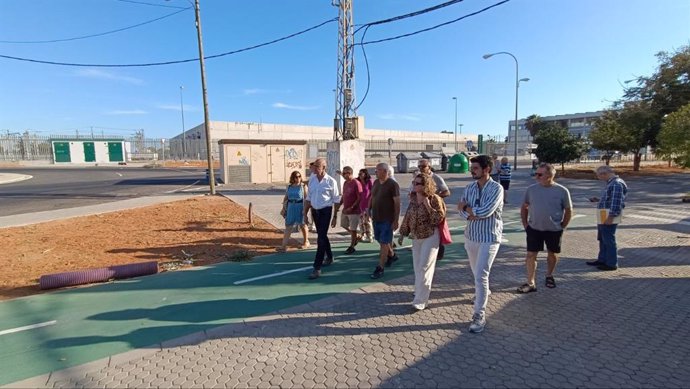 El PSOE de Sevilla critica la paralización de las obras de reurbanización de la calle Carmen Vendrell en Su Eminencia.