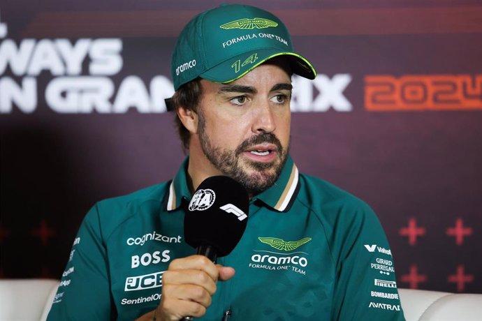 El piloto español Fernando Alonso (Aston Martin) durante la rueda de prensa de pilotos del GP de Azerbayán.