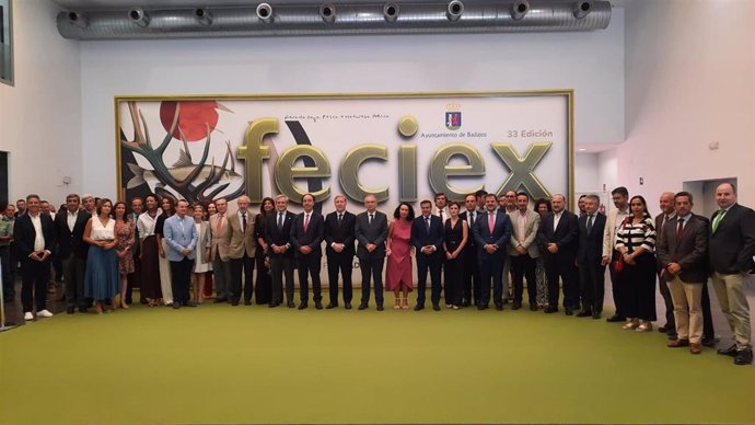 Autoridades en la inauguración de Feciex en Badajoz.