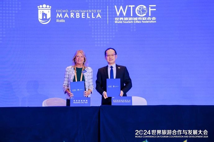 La alcaldesa de Marbella (Málaga), Ángeles Muñoz, formaliza en Pekín el acuerdo para que Marbella sea la sede en noviembre de 2025 del XXV Congreso de la Federación Mundial de Ciudades Turísticas (WTCF).