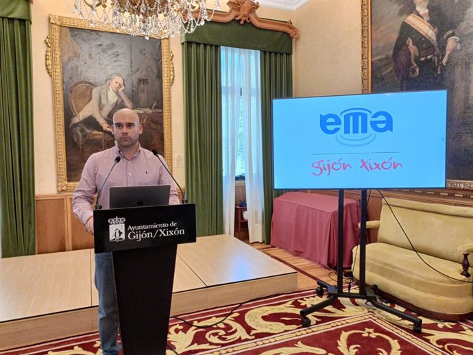 El portavoz del Gobierno del Ayuntamiento de Gijón, Jesús Martínez Salvador (Foro), en rueda de prensa en el Consistorio gijonés. (Archivo)