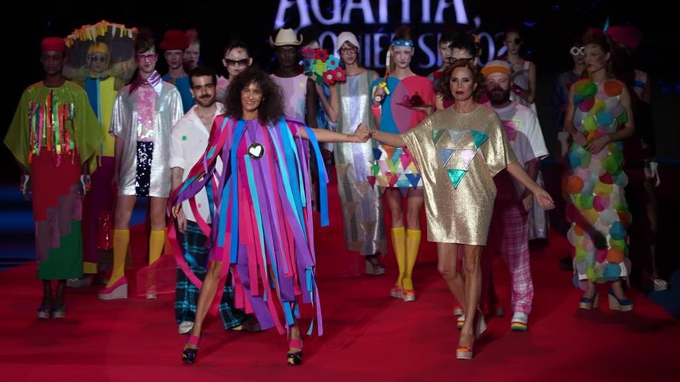 Ágatha Ruiz de la Prada abre la Fashion Week con un vestido inspirado en Agatha