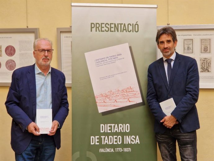 El concejal de Acción Cultural, Patrimonio y Recursos Culturales en València, José Luis Moreno (d), participa en la presentación del libro 'Dietario de Tadeo Insa (València, 1773-1837).