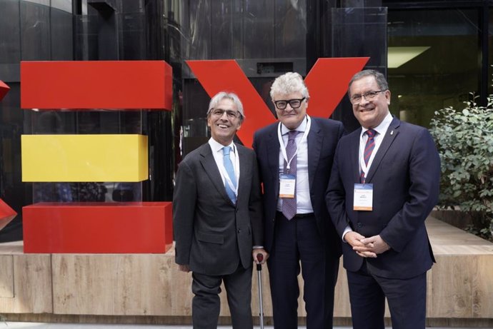 (De Izqda. A Drcha.) Eduardo Ávila, Embajador De Colombia,  Joan Franco, Presidente De Tecniberia, Y Luis Iberico, Embajador De Perú En España Y Andorra.