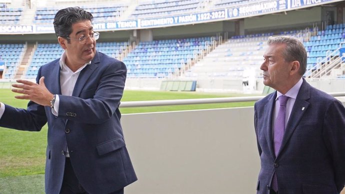 El presidente del Grupo Socialista en el Cabildo de Tenerife, Pedro Martín, y el presidente del CD Tenerife, Paulino Rivero