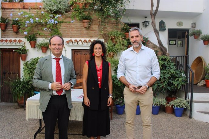 Presentación de la conferencia de Eduardo Strauch, superviviente del accidente aéreo de Los Andes, en Mijas.