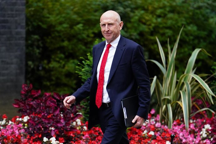 03 September 2024, United Kingdom, London: UK Defence Secretary John Healey arrives in Downing Street, London, for a Cabinet meeting. Photo: Jordan Pettitt/PA Wire/dpa