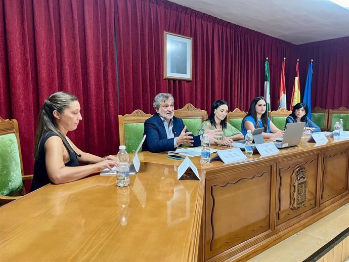 El vicepresidente de la Diputación de Almería, Ángel Escobar, participa en unas jornadas sobre despoblación en Huesa (Jaén).