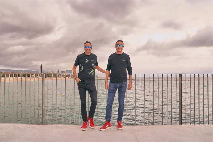 Sergio y Javier Torres en el Port Olímpic de Barcelona, donde prevén abrir "a principios de octubre" el Eldelmar-Torres, junto a Pantea Group